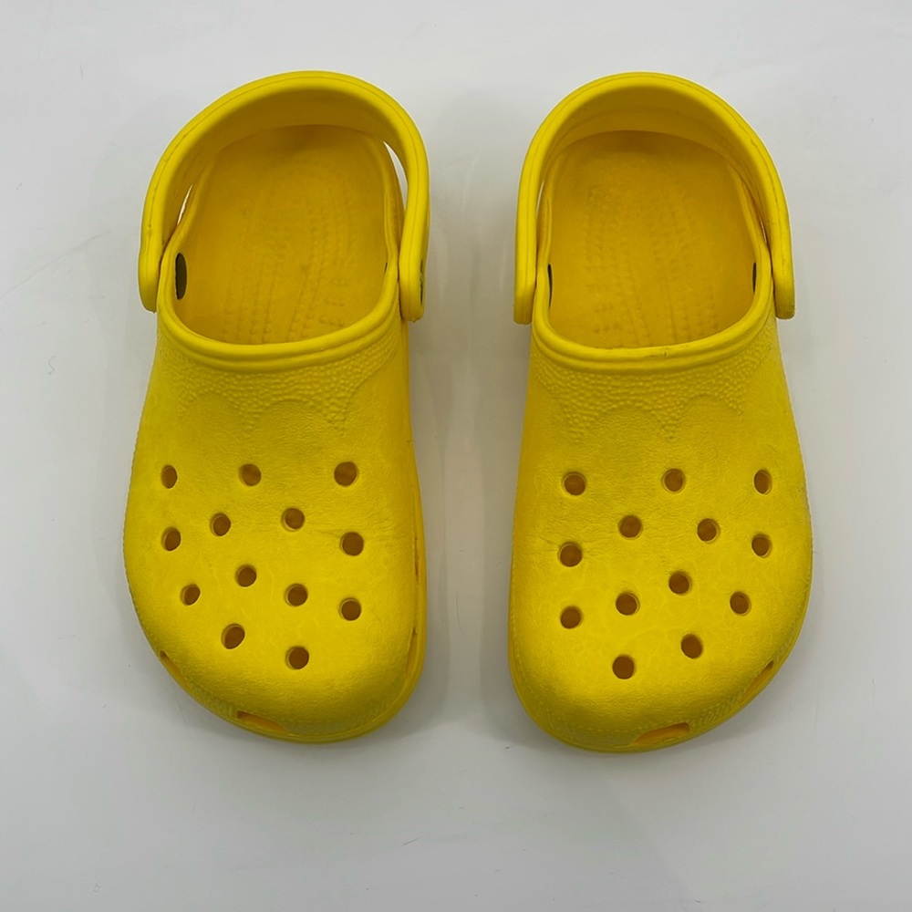 CROCS , WOMENS XS, GOOD CONDITION, preowned